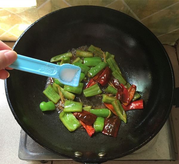 紫蘇煎雞蛋的做法-家常味煎菜譜-易網(wǎng)健康養(yǎng)生網(wǎng) 紫蘇煎雞蛋的做法-家常味煎菜譜