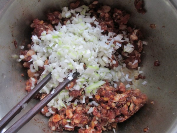 香菇餛飩的做法-酸辣味煮菜譜-易網健康養生網 香菇餛飩的做法-酸辣味煮菜譜