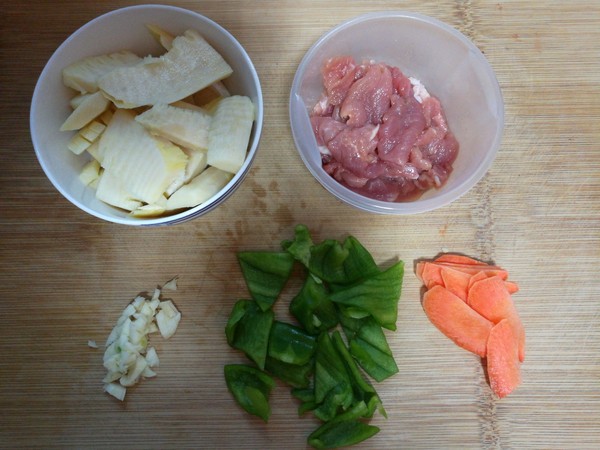 冬筍炒肉的做法-家常味炒菜譜-易網<a href=http://www.xllyou.com/ target=_blank class=infotextkey>健康養生</a>網 冬筍炒肉的做法-家常味炒菜譜