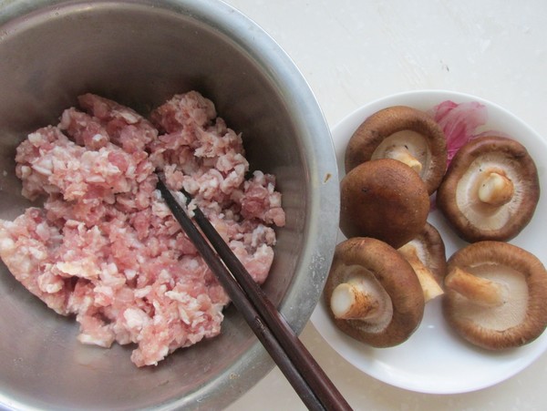 香菇餛飩的做法-酸辣味煮菜譜-易網<a href=http://www.xllyou.com/ target=_blank class=infotextkey>健康養生</a>網 香菇餛飩的做法-酸辣味煮菜譜