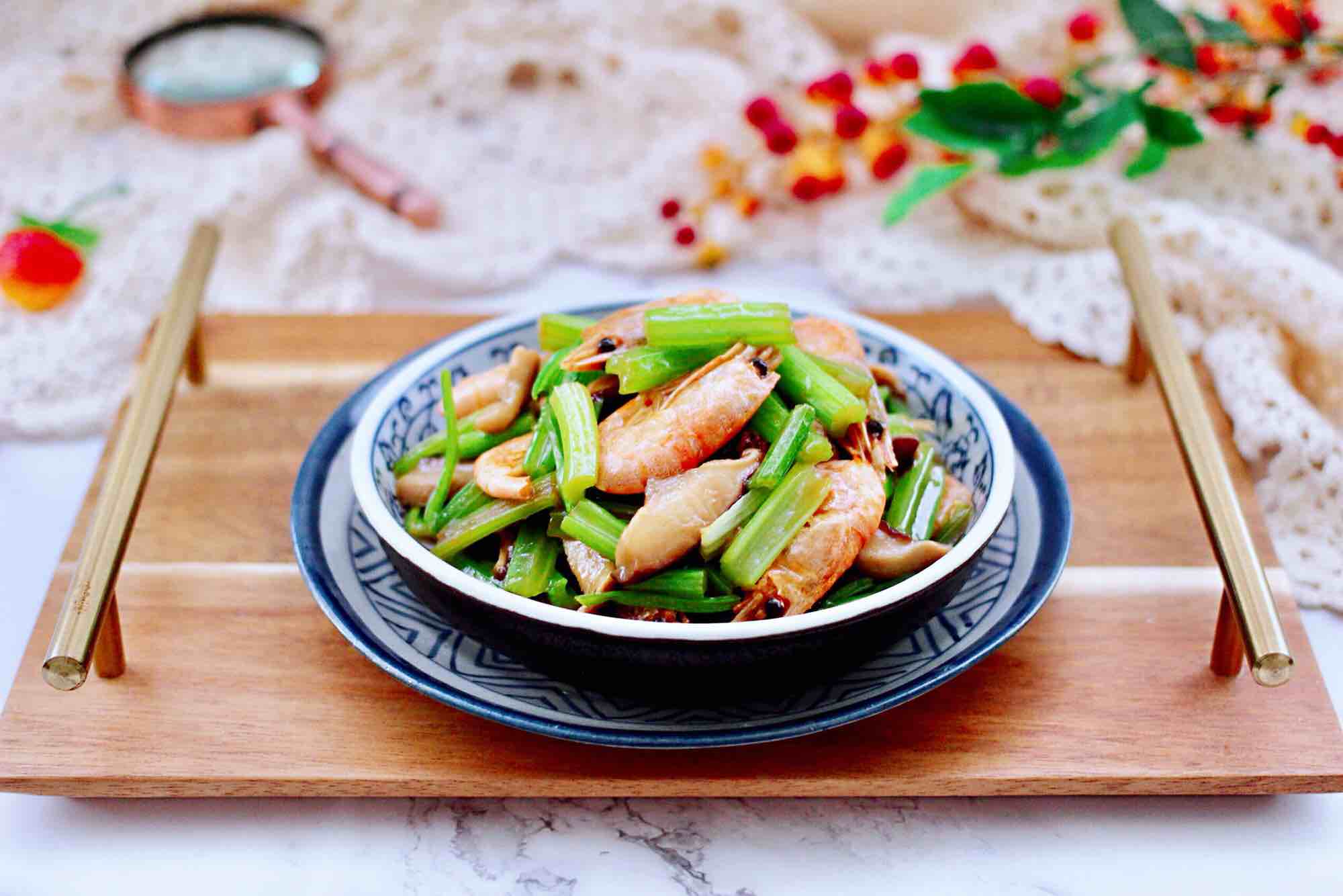 芹菜炒香菇的做法-咸鮮味炒菜譜