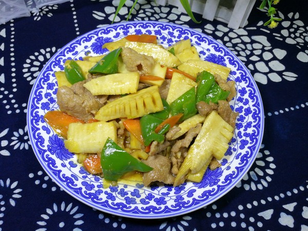 冬筍炒肉的做法-家常味炒菜譜-易網健康養生網 冬筍炒肉的做法-家常味炒菜譜