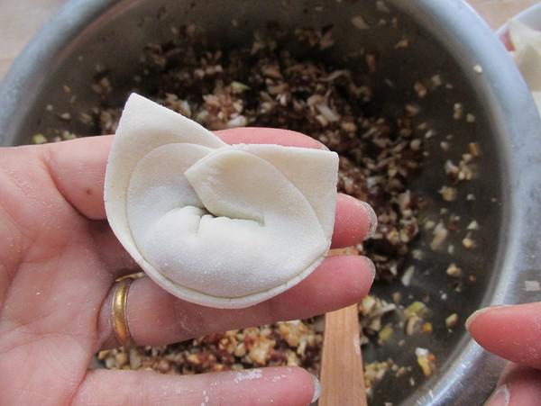 香菇餛飩的做法-酸辣味煮菜譜-易網健康養生網 香菇餛飩的做法-酸辣味煮菜譜