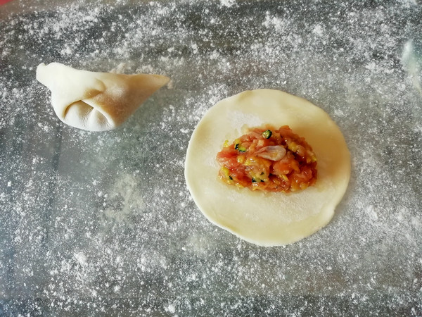 金針南瓜豬肉餡餃子的做法-家常味煮菜譜-易網健康養生網 金針南瓜豬肉餡餃子的做法-家常味煮菜譜