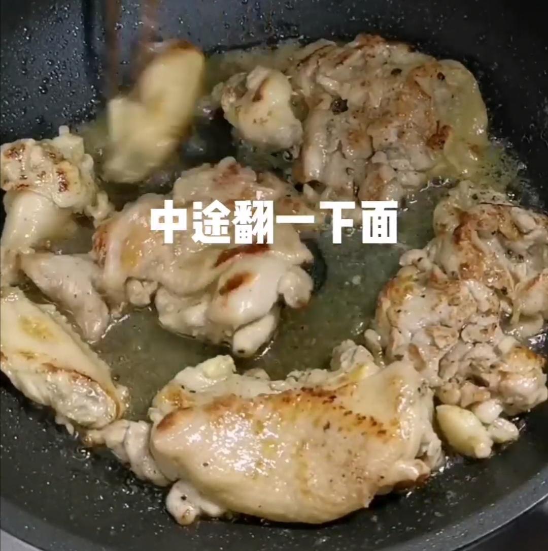 黑椒雞扒的做法-黑椒味煎菜譜-易網健康養生網 黑椒雞扒的做法-黑椒味煎菜譜