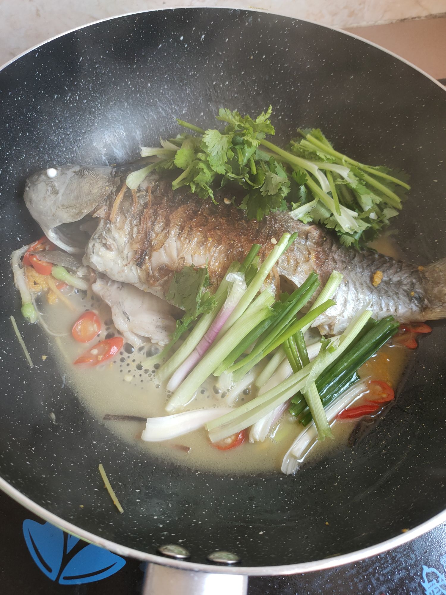 紅燒鯽魚的做法-家常味煎菜譜-易網健康養生網 紅燒鯽魚的做法-家常味煎菜譜