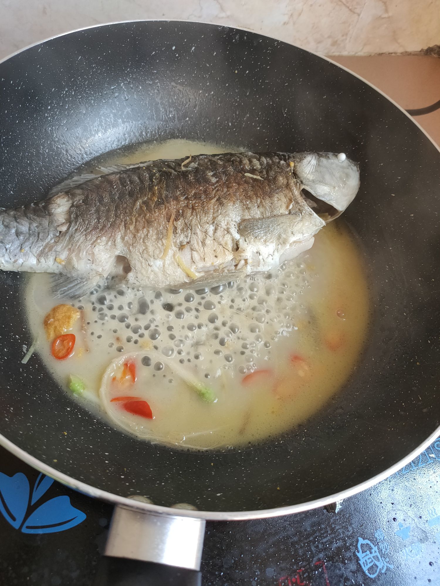 紅燒鯽魚的做法-家常味煎菜譜-易網健康養生網 紅燒鯽魚的做法-家常味煎菜譜