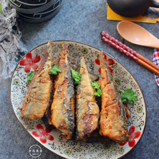 香煎秋刀魚的做法-家常味煎菜譜