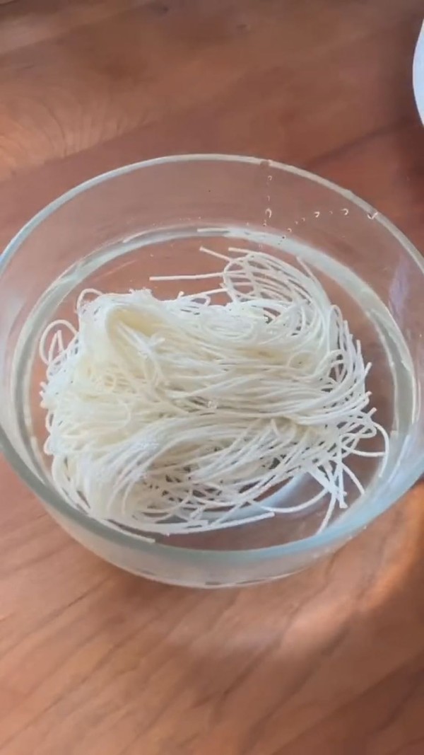 千絲萬縷蝦的做法-咸鮮味炸菜譜-易網健康養生網 千絲萬縷蝦的做法-咸鮮味炸菜譜