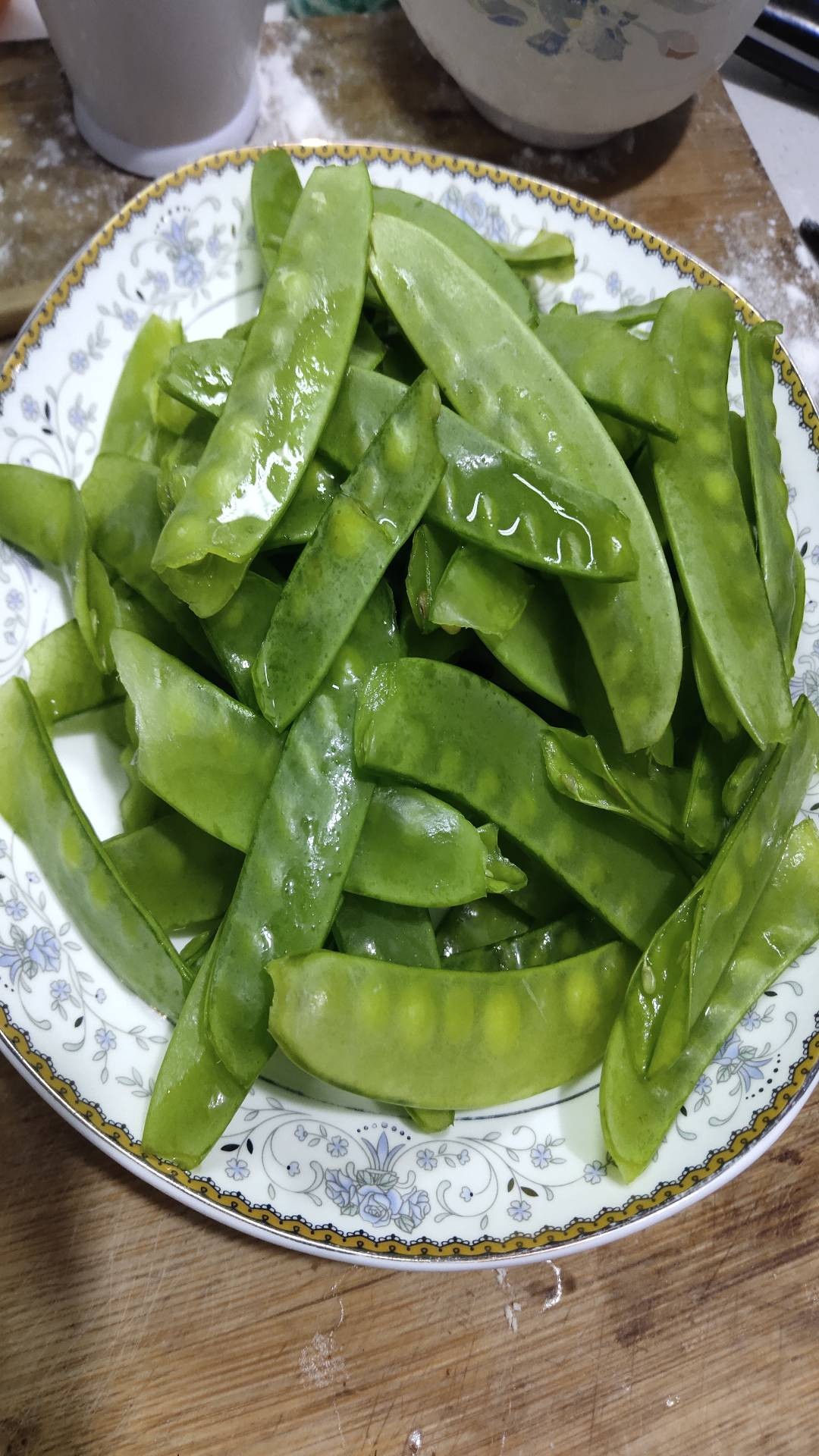 荷蘭豆的做法-家常味炒菜譜-易網(wǎng)<a href=http://www.xllyou.com/ target=_blank class=infotextkey>健康養(yǎng)生</a>網(wǎng) 荷蘭豆的做法-家常味炒菜譜