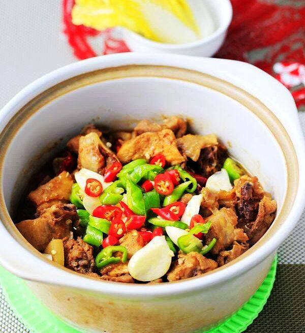 香辣雞煲的做法-家常味燉菜譜-易網健康養(yǎng)生網 香辣雞煲的做法-家常味燉菜譜