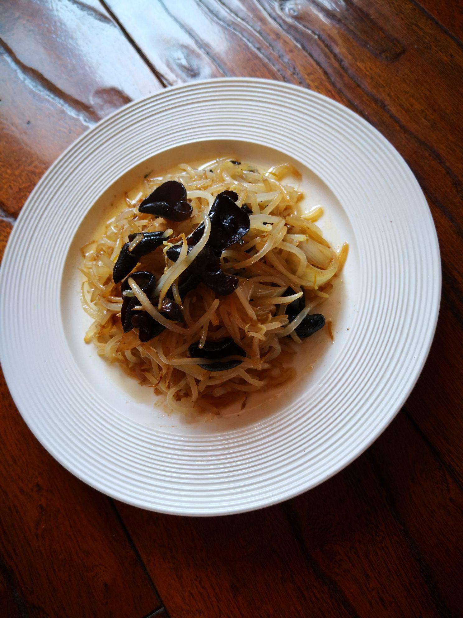 豆芽炒木耳的做法-家常味炒菜譜-易網(wǎng)健康養(yǎng)生網(wǎng) 豆芽炒木耳的做法-家常味炒菜譜