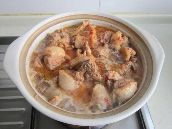 香辣雞煲的做法-家常味燉菜譜-易網健康養(yǎng)生網 香辣雞煲的做法-家常味燉菜譜