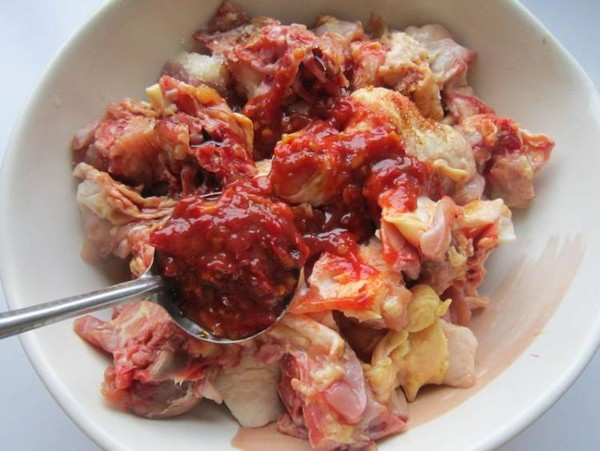 香辣雞煲的做法-家常味燉菜譜-易網健康養(yǎng)生網 香辣雞煲的做法-家常味燉菜譜