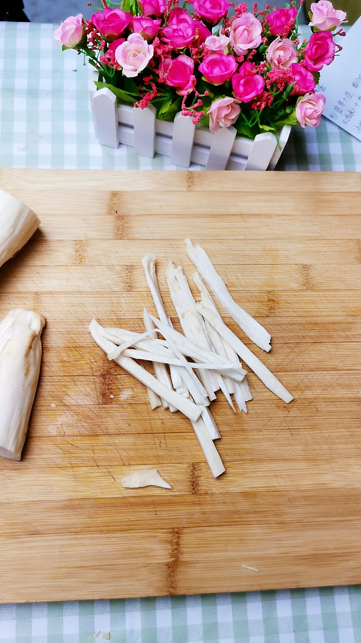 辣炒杏鮑菇的做法-香辣味炒菜譜-易網<a href=http://www.xllyou.com/ target=_blank class=infotextkey>健康養生</a>網 辣炒杏鮑菇的做法-香辣味炒菜譜