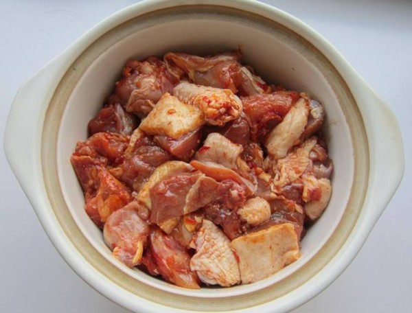 香辣雞煲的做法-家常味燉菜譜-易網健康養(yǎng)生網 香辣雞煲的做法-家常味燉菜譜