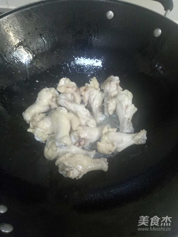 雞翅根炒土豆片的做法-家常味爆菜譜-易網(wǎng)健康養(yǎng)生網(wǎng) 雞翅根炒土豆片的做法-家常味爆菜譜