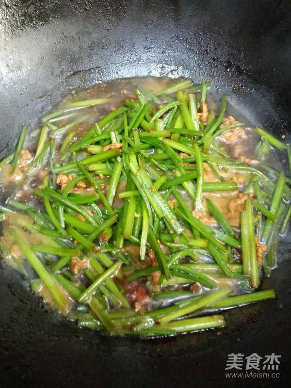 韭菜花炒肉的做法-家常味爆菜譜-易網健康養生網 韭菜花炒肉的做法-家常味爆菜譜