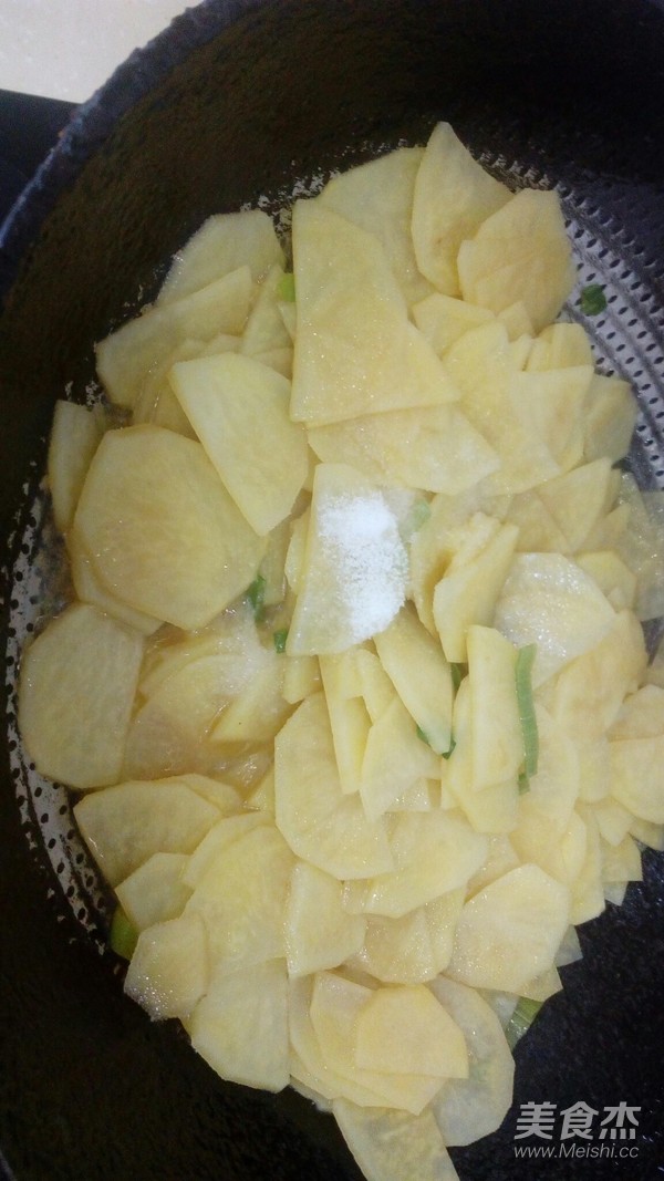 炒土豆片的做法-家常味炒菜譜-易網(wǎng)健康養(yǎng)生網(wǎng) 炒土豆片的做法-家常味炒菜譜