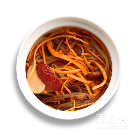 【滋補(bǔ)暖心】黃花菜蟲草花燉雞湯的做法-家常味燉菜譜-易網(wǎng)健康養(yǎng)生網(wǎng) 【滋補(bǔ)暖心】黃花菜蟲草花燉雞湯的做法-家常味燉菜譜