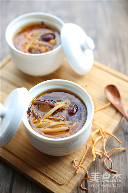 【滋補(bǔ)暖心】黃花菜蟲草花燉雞湯的做法-家常味燉菜譜-易網(wǎng)健康養(yǎng)生網(wǎng) 【滋補(bǔ)暖心】黃花菜蟲草花燉雞湯的做法-家常味燉菜譜