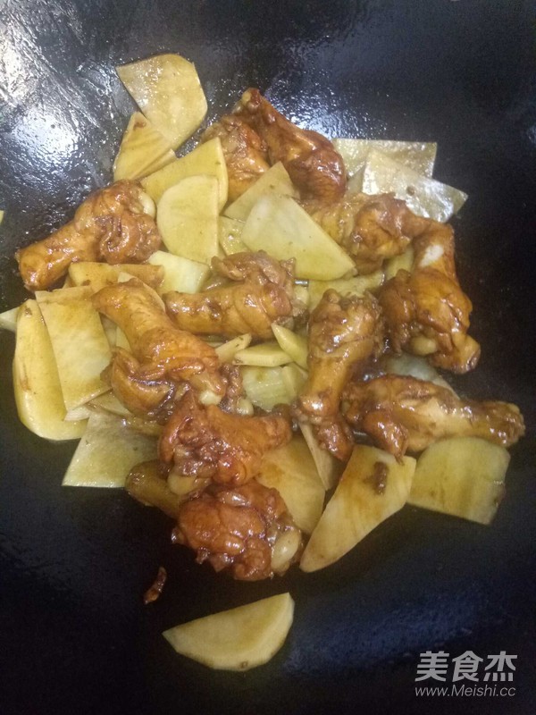 雞翅根炒土豆片的做法-家常味爆菜譜-易網(wǎng)健康養(yǎng)生網(wǎng) 雞翅根炒土豆片的做法-家常味爆菜譜