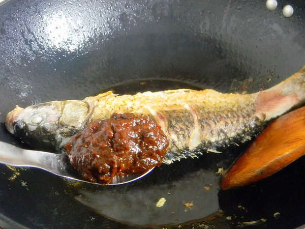 醬香燜魚的做法-醬香味燜菜譜-易網健康養生網 醬香燜魚的做法-醬香味燜菜譜