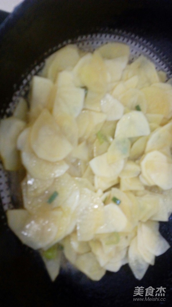 炒土豆片的做法-家常味炒菜譜-易網(wǎng)健康養(yǎng)生網(wǎng) 炒土豆片的做法-家常味炒菜譜