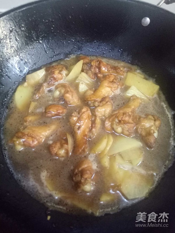 雞翅根炒土豆片的做法-家常味爆菜譜-易網(wǎng)健康養(yǎng)生網(wǎng) 雞翅根炒土豆片的做法-家常味爆菜譜