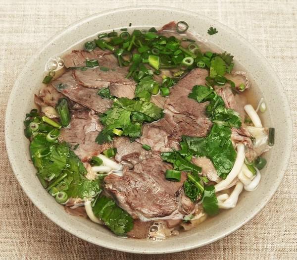 徽湘情緣淮南牛肉湯的做法-家常味煮菜譜-易網(wǎng)<a href=http://www.xllyou.com/ target=_blank class=infotextkey>健康養(yǎng)生</a>網(wǎng) 徽湘情緣淮南牛肉湯的做法-家常味煮菜譜