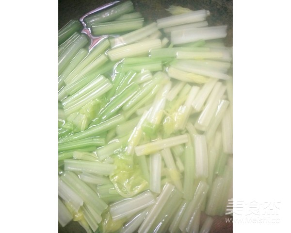 芹菜香干炒肉絲的做法-家常味炒菜譜