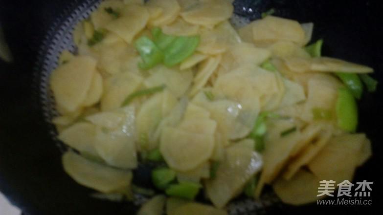 炒土豆片的做法-家常味炒菜譜-易網(wǎng)健康養(yǎng)生網(wǎng) 炒土豆片的做法-家常味炒菜譜