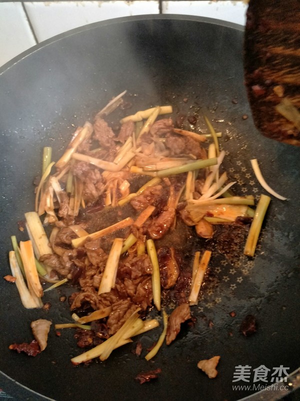 牛肉鍋,辣味牛肉,扒拉鍋的做法-家常味炒菜譜-易網健康養生網 牛肉鍋,辣味牛肉,扒拉鍋的做法-家常味炒菜譜