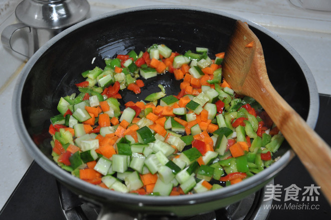 咖喱菌粉黃金炒飯的做法-咖喱味炒菜譜-易網健康養生網 咖喱菌粉黃金炒飯的做法-咖喱味炒菜譜
