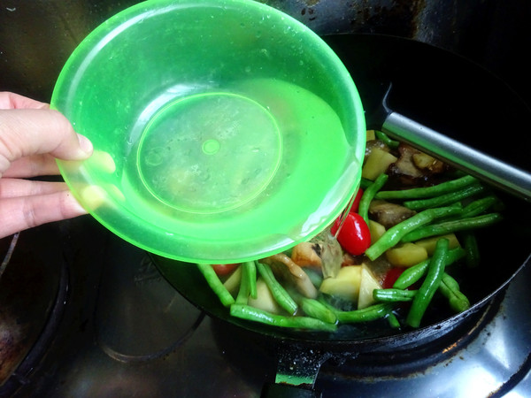 家常燉菜的做法-咸鮮味燉菜譜-易網健康養生網 家常燉菜的做法-咸鮮味燉菜譜