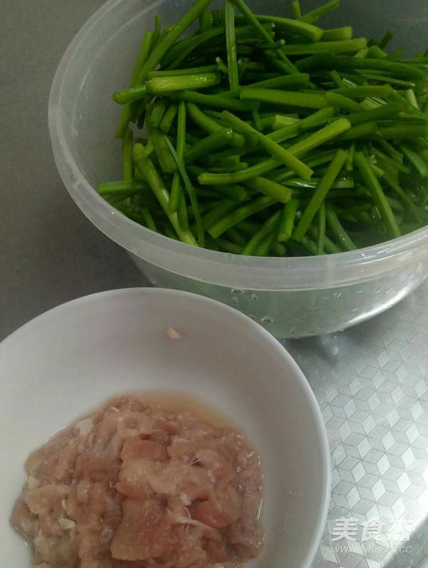 韭菜花炒肉的做法-家常味爆菜譜-易網<a href=http://www.xllyou.com/ target=_blank class=infotextkey>健康養生</a>網 韭菜花炒肉的做法-家常味爆菜譜