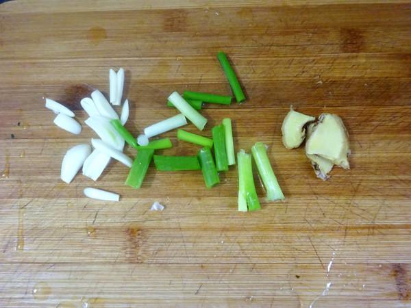 家常燉菜的做法-咸鮮味燉菜譜-易網<a href=http://www.xllyou.com/ target=_blank class=infotextkey>健康養生</a>網 家常燉菜的做法-咸鮮味燉菜譜