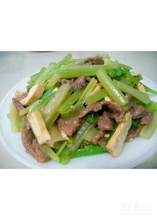 芹菜香干炒肉絲的做法-家常味炒菜譜