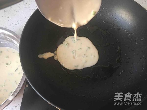 蔥花雞蛋餅的做法-蔥香味煎菜譜-易網(wǎng)健康養(yǎng)生網(wǎng) 蔥花雞蛋餅的做法-蔥香味煎菜譜