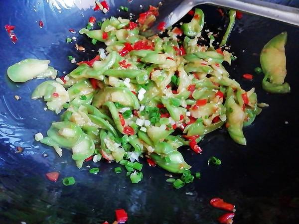 剁椒炒茄子的做法-香辣味炒菜譜-易網健康養生網 剁椒炒茄子的做法-香辣味炒菜譜