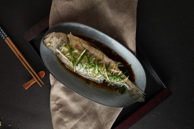 清蒸黃花魚！魚中的美味！的做法-咸鮮味蒸菜譜