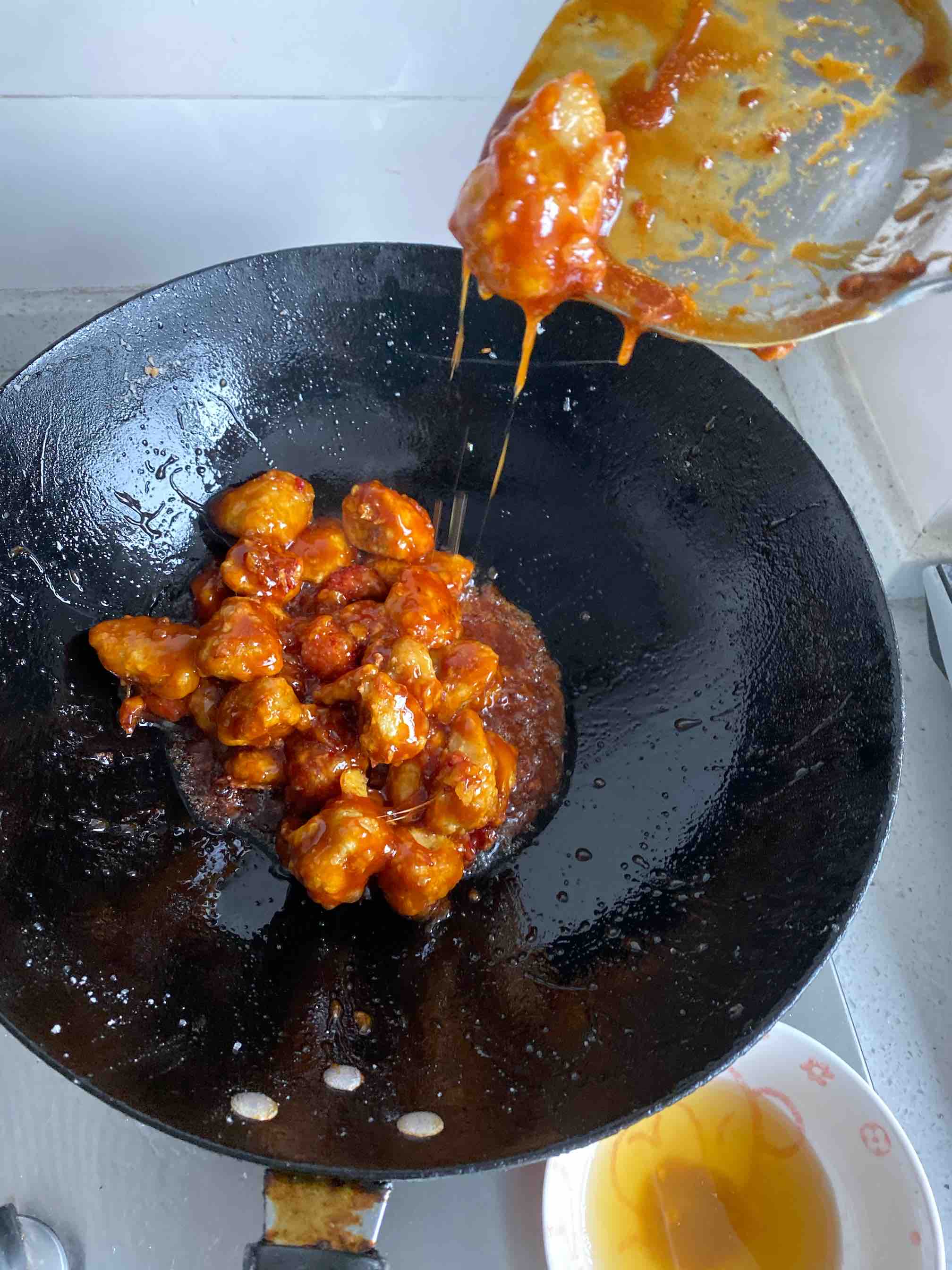 拔絲香蕉草莓的做法-甜味拔絲菜譜-易網健康養生網 拔絲香蕉草莓的做法-甜味拔絲菜譜