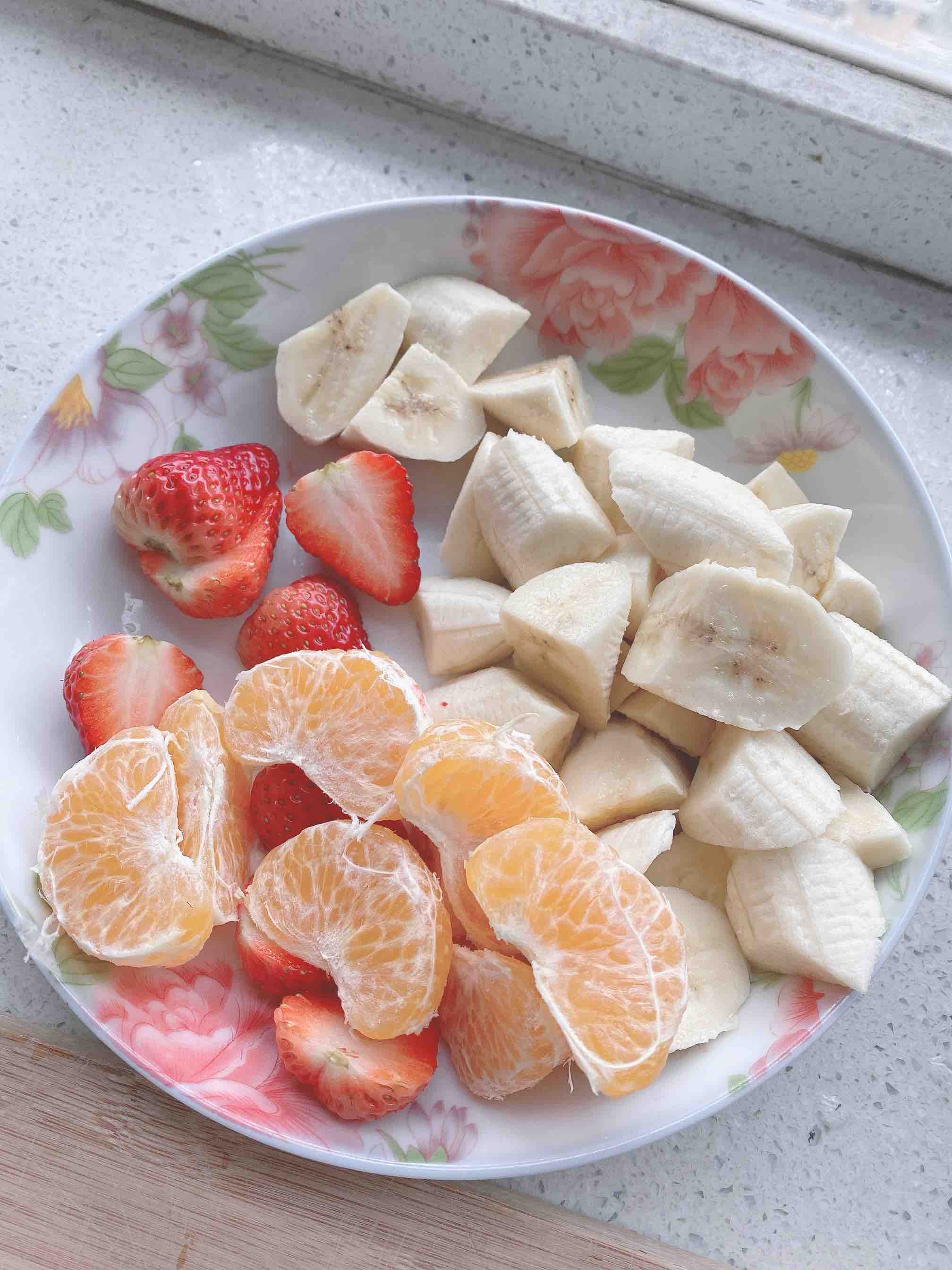 拔絲香蕉草莓的做法-甜味拔絲菜譜-易網<a href=http://www.xllyou.com/ target=_blank class=infotextkey>健康養生</a>網 拔絲香蕉草莓的做法-甜味拔絲菜譜