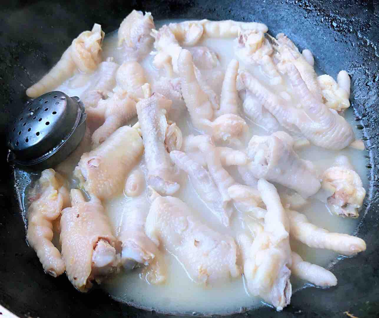 網(wǎng)紅檸檬鳳爪的做法-酸辣味煮菜譜