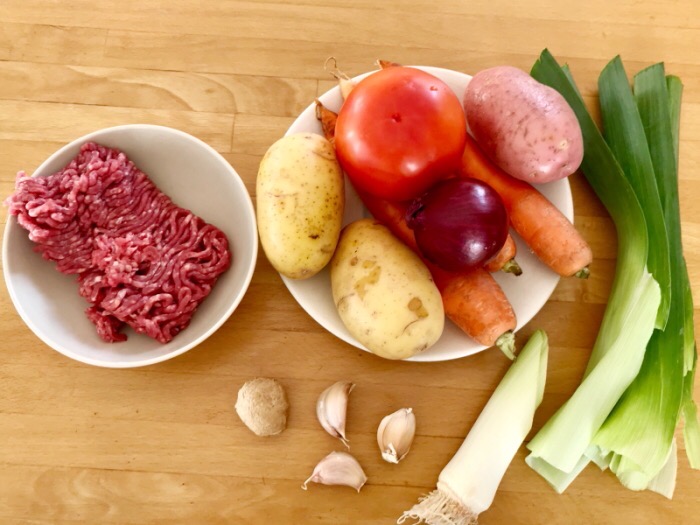 時蔬牛肉燉 Lapskaus的做法-家常味燉菜譜-易網(wǎng)<a href=http://www.xllyou.com/ target=_blank class=infotextkey>健康養(yǎng)生</a>網(wǎng) 時蔬牛肉燉 Lapskaus的做法-家常味燉菜譜