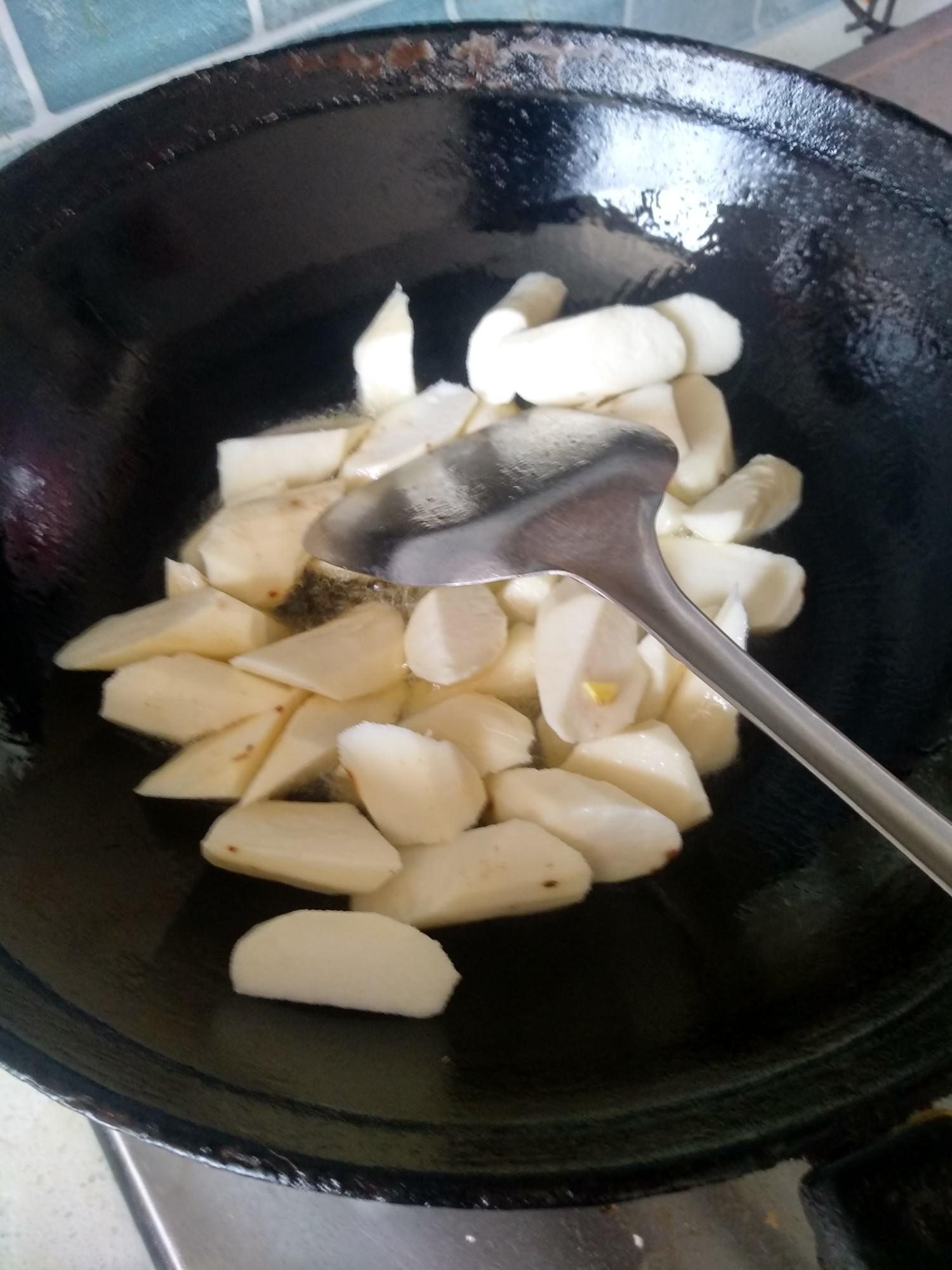 拔絲山藥的做法-家常味炸菜譜