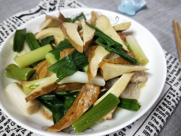 大蒜肉片炒豆腐干的做法-家常味炒菜譜-易網健康養生網 大蒜肉片炒豆腐干的做法-家常味炒菜譜