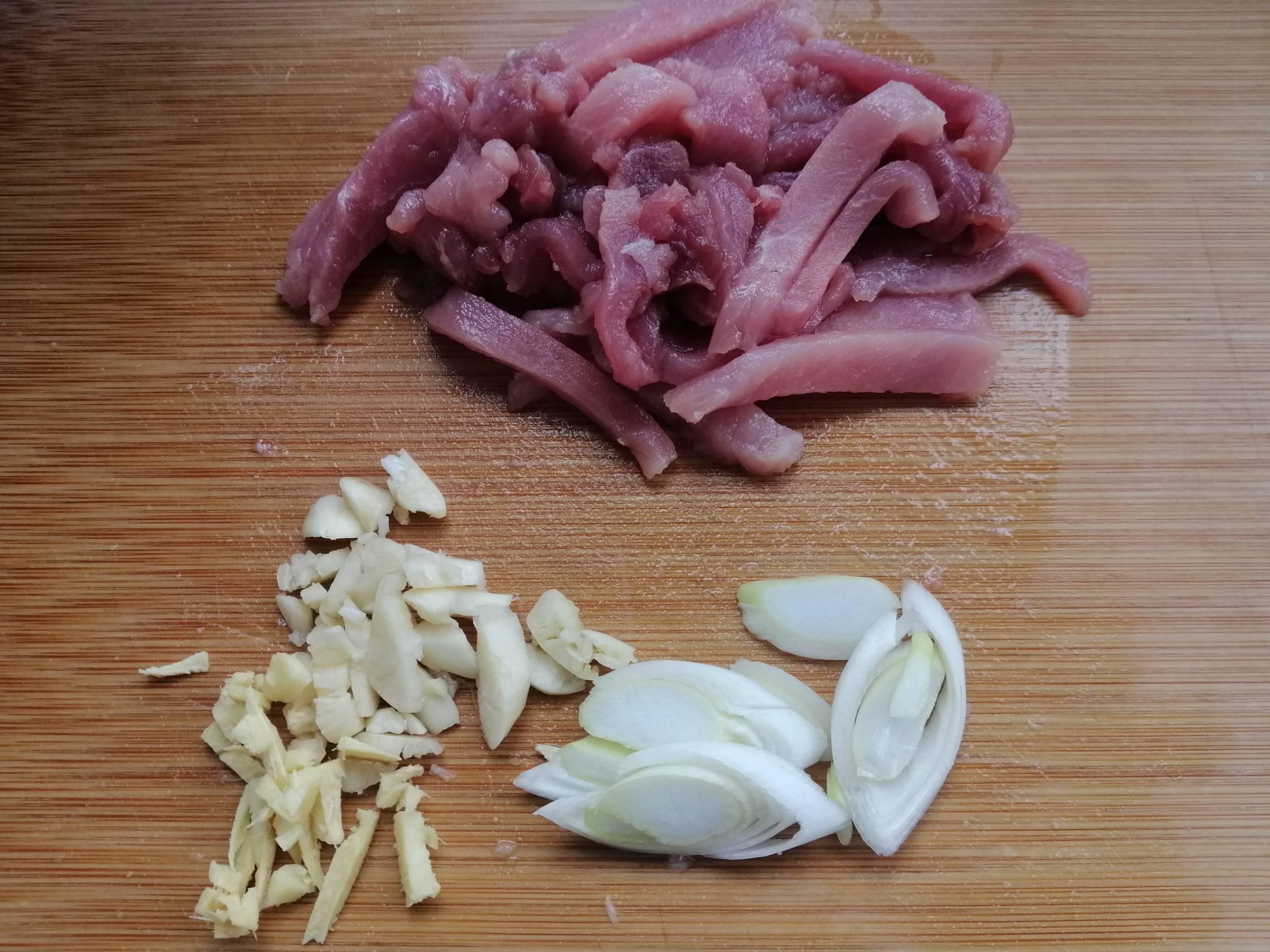 蒜苔炒肉,小朋友來(lái)做菜的做法-家常味炒菜譜-易網(wǎng)健康養(yǎng)生網(wǎng) 蒜苔炒肉,小朋友來(lái)做菜的做法-家常味炒菜譜