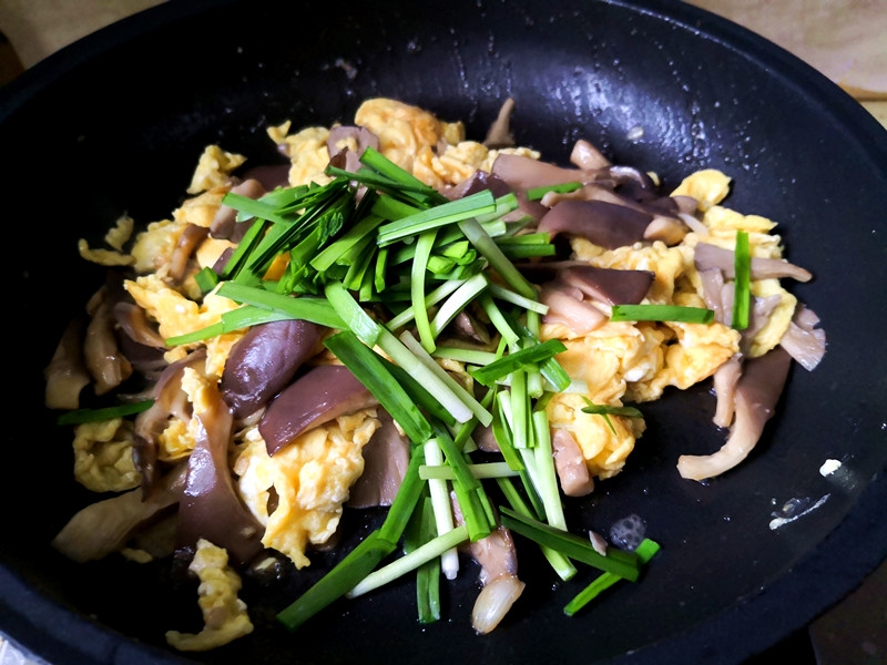 雞蛋炒蘑菇的做法-家常味炒菜譜-易網健康養生網 雞蛋炒蘑菇的做法-家常味炒菜譜