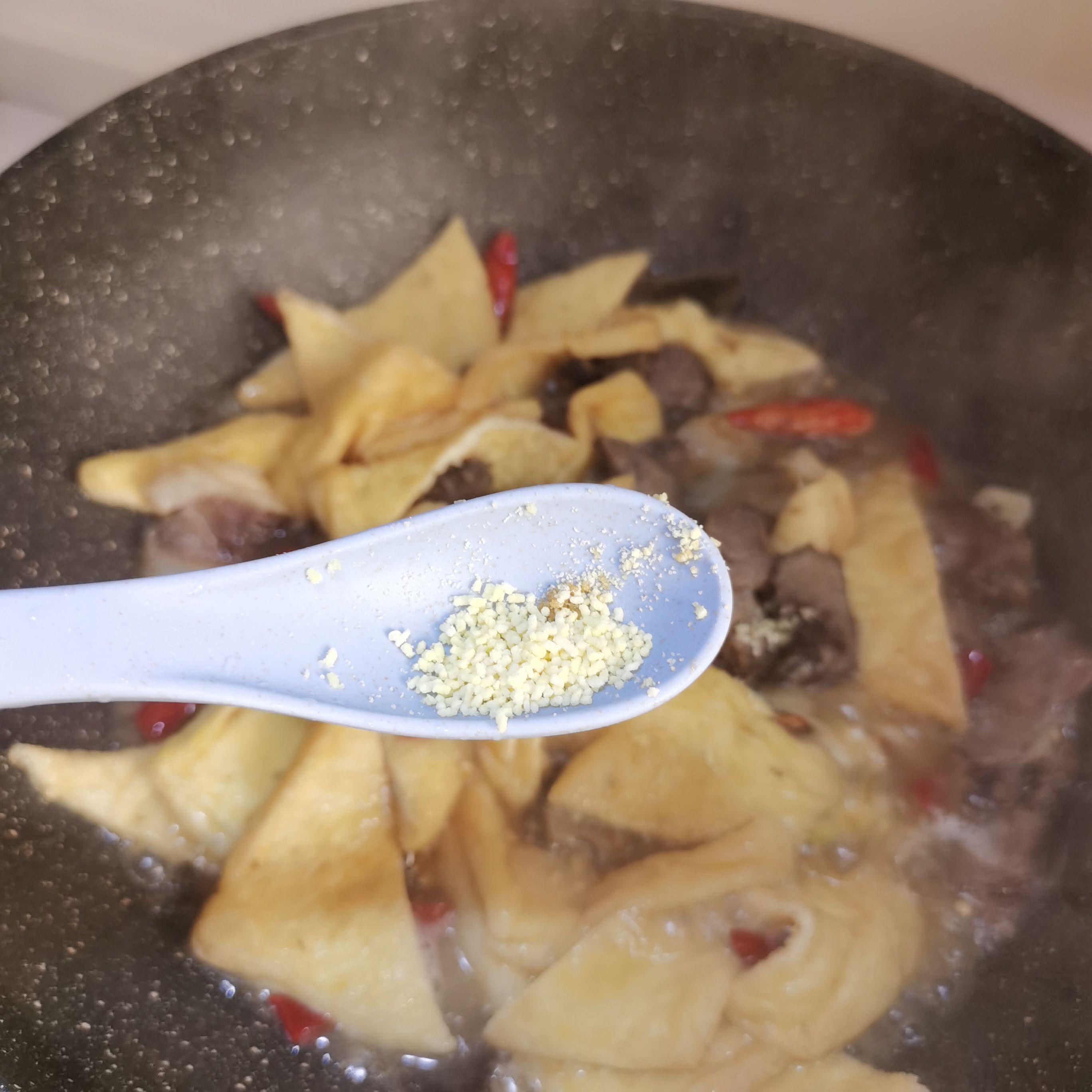 牛肉燒油豆腐的做法-家常味燒菜譜-易網(wǎng)健康養(yǎng)生網(wǎng) 牛肉燒油豆腐的做法-家常味燒菜譜